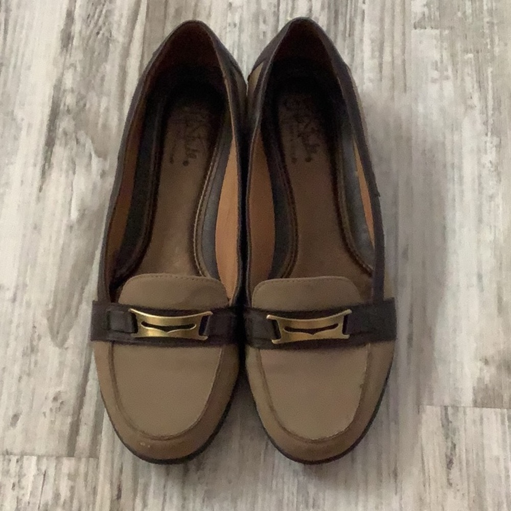 Life Strides slip-on shoes brown tan NWOT size 8.5 very comfortable shoe…